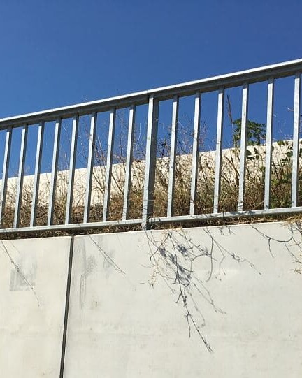 Railing S8 - Pedestrian containment systems