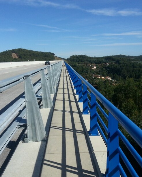 IC3 - Subconcessao Pinhal Interior - Vallas peatonales en METALESA