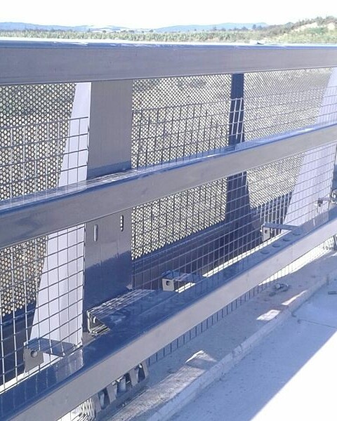 META13 metal parapet with grille