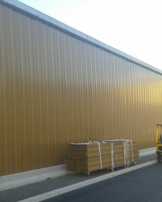 Road project with wall cladding