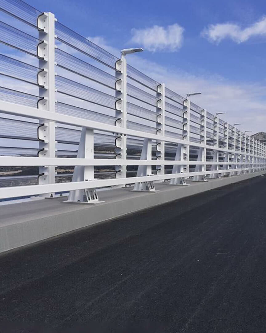 Puente de Pelješac instalación pretil Meta16